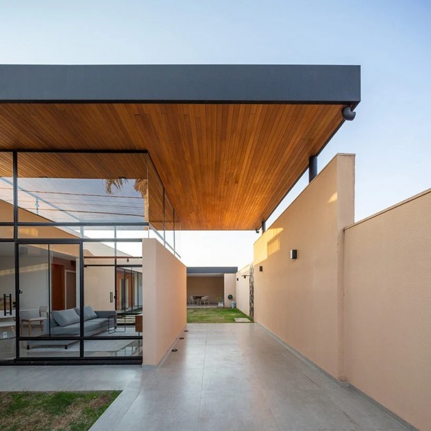 Ser Arquitetos' Glass House in Ibiporã Features Wood-Clad Cantilevers Balancing Elegance and Functionality