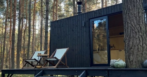 REDUKT's Country Tiny House - Where Darkened Plywood Unveils Off-Grid Living Elegance