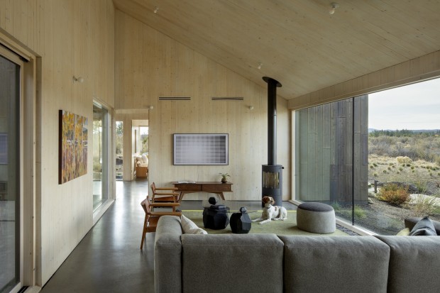 Octothorpe House By Mork-Ulnes Architects Blends Modern Design With Desert Landscape Harmony