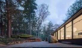 Desai Chia's Ledge House Stands Tall Beside a Prehistoric Boulder in Connecticut Valley