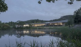 Aurélien Chen's Dragon Mountain Tourist Center Displays Integration from Traditional Chinese Philosophy and Vernacular Architecture