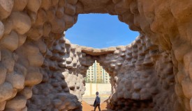 ‘3-Minute Corridor’ by Wallmakers Turns 1425 Tire Waste into Architectural Beauty at Sharjah Triennial