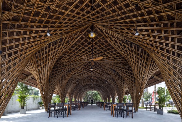 BambuBuild's Keeng Seafood Restaurant Utilizes Bamboo as Both Structural and Decorative Element for an Environmentally Friendly Architectural Design