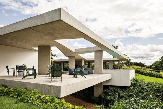 FGMF Arquitetos Remodels Brazilian Modernism ‘Casa Subtração’ with Unique Design Concept Emphasizing its Harmonious Blend with the Native Landscape