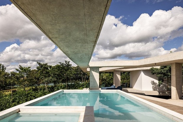 FGMF Arquitetos Remodels Brazilian Modernism ‘Casa Subtração’ with Unique Design Concept Emphasizing its Harmonious Blend with the Native Landscape