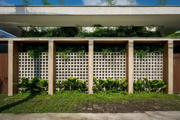 Concrete Garden by Platform 21 Architecture Welcomes Sunlight and Gentle Breezes in Urban Manila Living