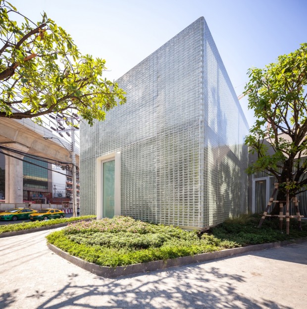 5 Contemporary Buildings Highlighting Glass Brick Walls