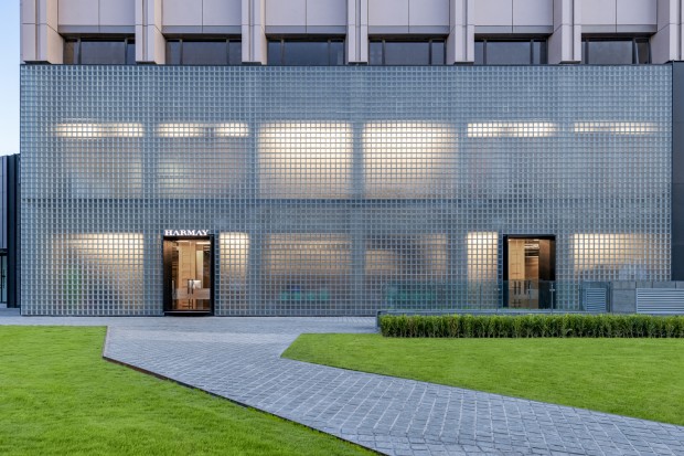 5 Contemporary Buildings Highlighting Glass Brick Walls