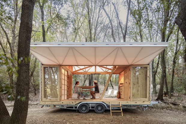 IAAC Students Pioneers Eco-Friendly Living with the MO.CA Mobile House