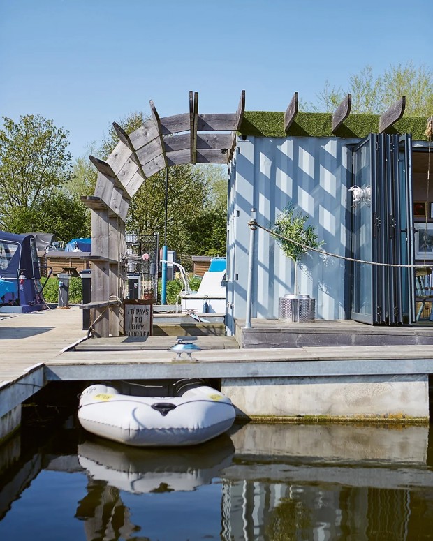 8 Exceptional Floating Homes Worldwide
