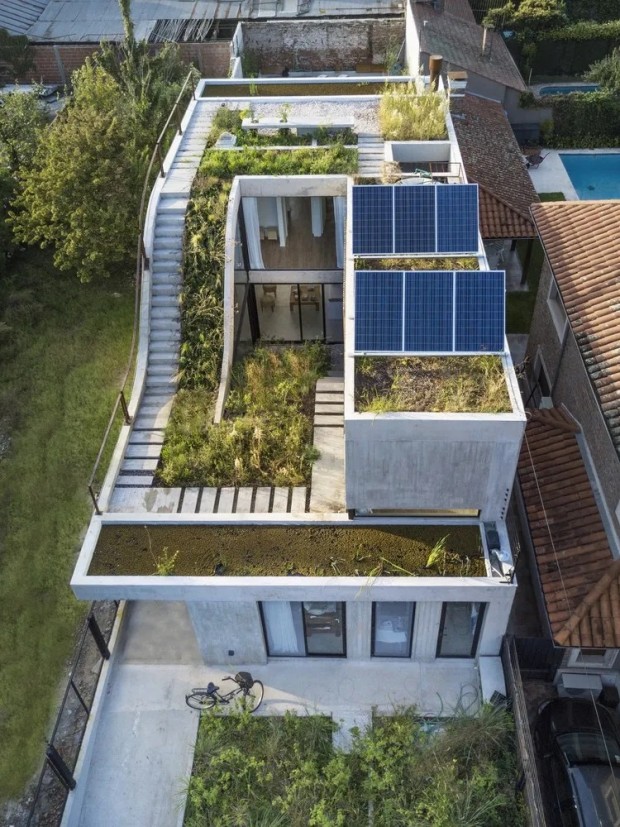 7 Stunning Eco-Friendly Houses Redefining Contemporary Living