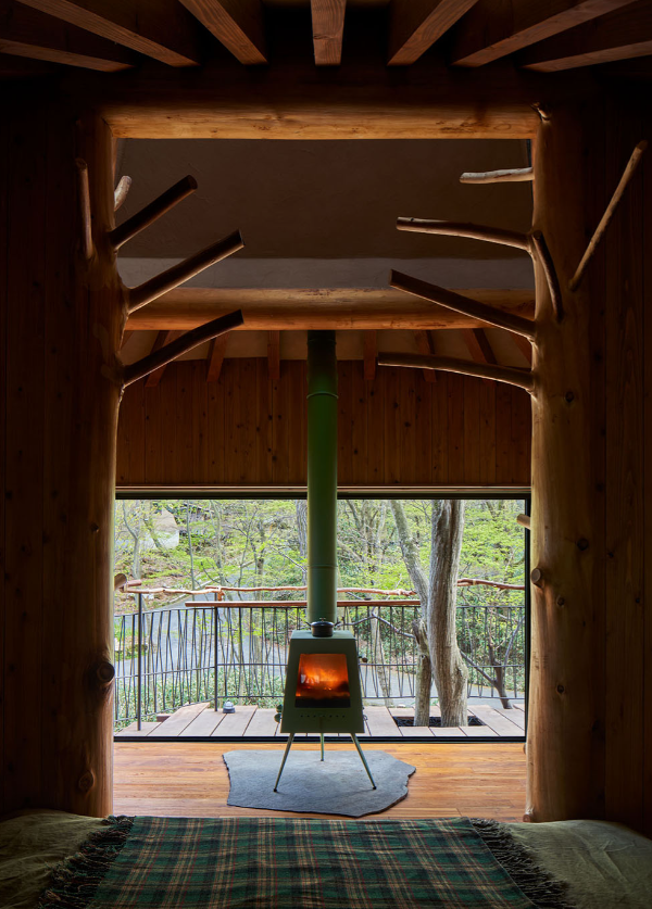 Tree Hut on Volcano Displays a Tranquil Retreat in Yokohama, Japan