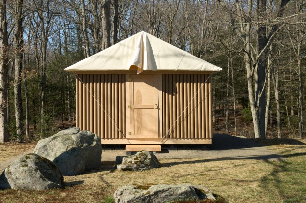 Shigeru Ban Unveils Paper Log House and Commemorates 75 Years of Philip Johnson's Glass Home