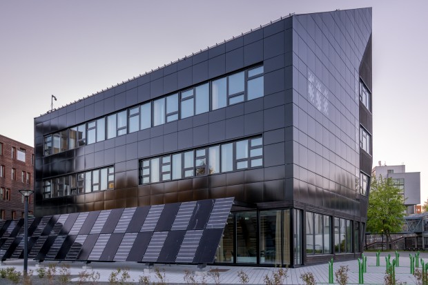 ZEB Living Lab's Trailblazing Approach to Solar Façades and Environmental Collaboration
