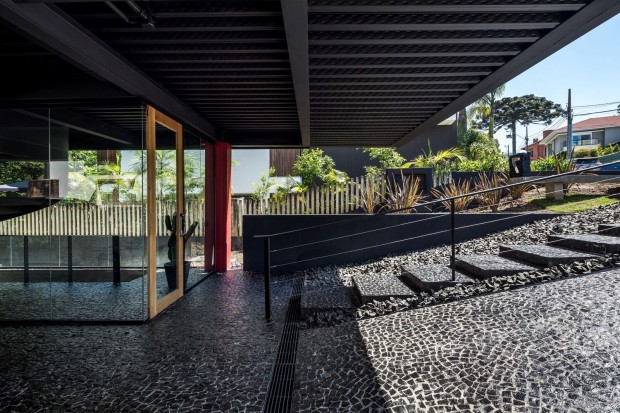 Bürgel House by Luiz Volpato Arquitetura Presents a Stunning Synthesis of Modern Design and Natural Beauty