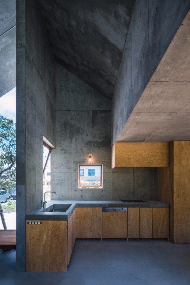 Studio Cochi's House in Sonda Combines Concrete Forms with Abe’s Modernist Influence