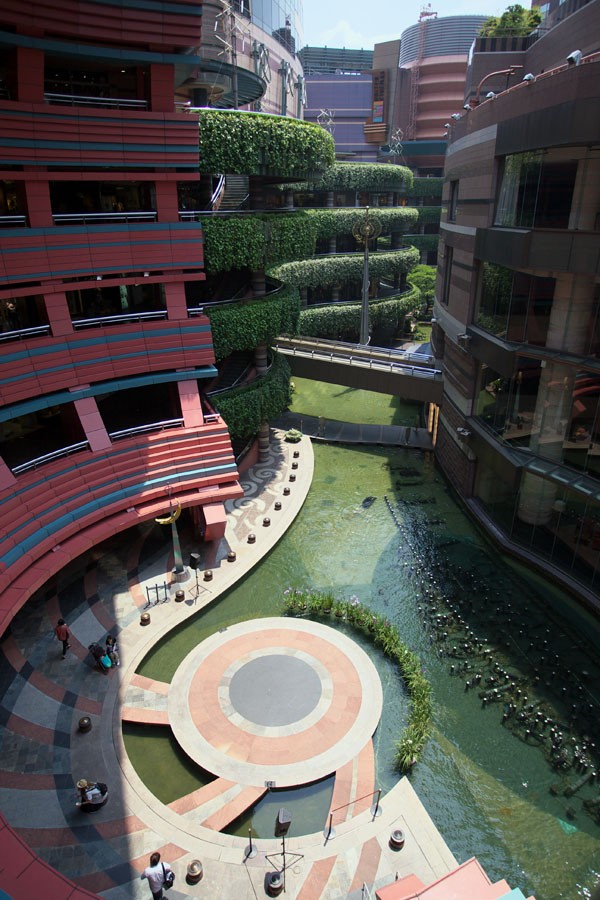 Japan's Multi-Function Mall ‘Canal City Hakata’ with Hanging Gardens, Cooling Pools and Vibrant Retail Experience