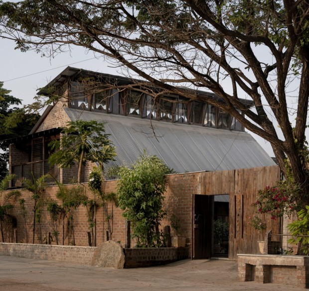 Kiron Cheerla Architecture's Pott House Illuminates Hyderabad with Lantern-Like Roof