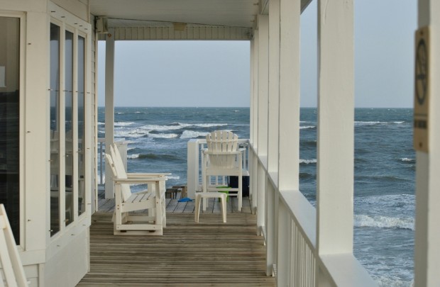 Nautical-Inspired Interior Design Tips for Coastal Living in the Summer