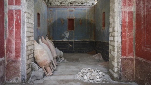 Archaeologists Latest Discovery Reveals Rare Blue Shrine in Pompeii