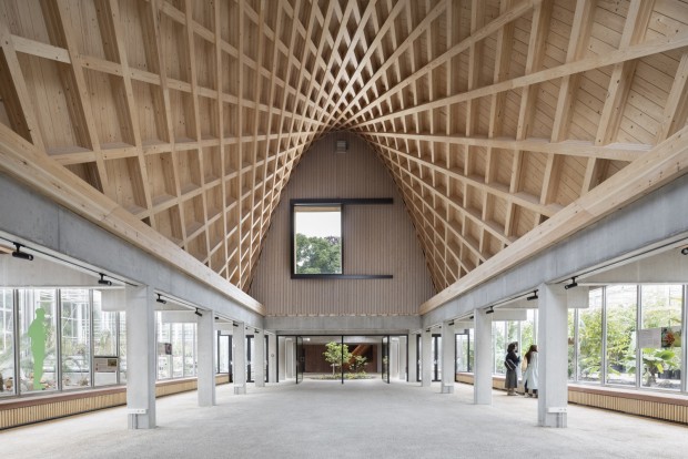 Meise Botanic Garden’s Green Ark: A Hyperboloid Greenhouse Complex With Over 10,000 Endangered Plants