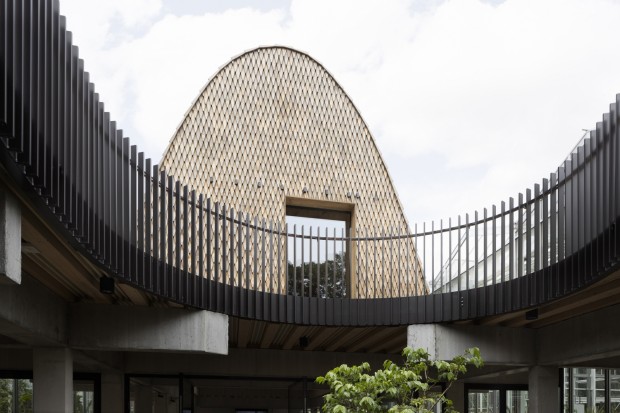 Meise Botanic Garden’s Green Ark: A Hyperboloid Greenhouse Complex With Over 10,000 Endangered Plants