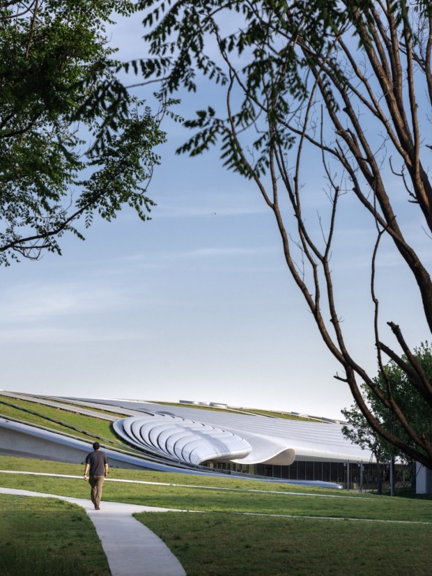 MAD Unveils ZGC International Innovation Center in Beijing with Clover-Like Green Roof