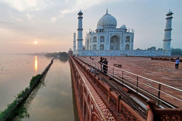 TOPSHOT-INDIA-FLOOD-WEATHER-CLIMATE