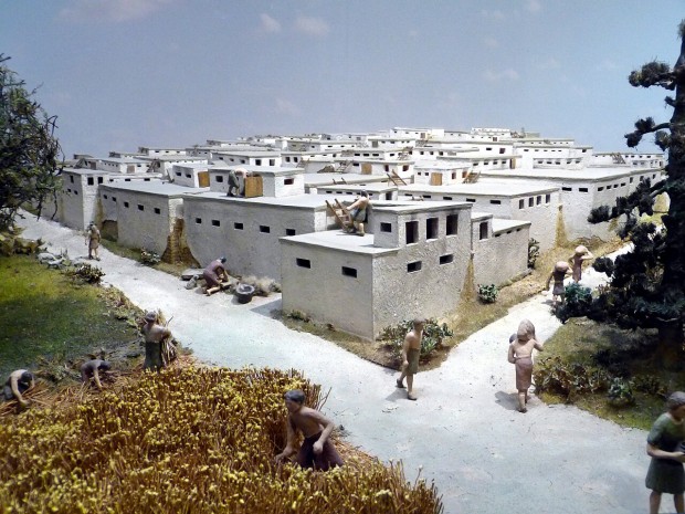 Model of the neolithic settlement ( 7300 BC ) of Catal Höyük ( Turkey ).