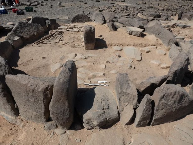 The shelter foundations were formed by massive basalt blocks weighing up to a tonne each