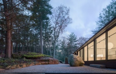 Desai Chia's Ledge House Stands Tall Beside a Prehistoric Boulder in Connecticut Valley