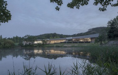 Aurélien Chen's Dragon Mountain Tourist Center Displays Integration from Traditional Chinese Philosophy and Vernacular Architecture