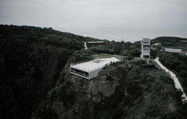 TAO's Cliff Café and Tower House on Jiming Island: Where Concrete and Sea Harmonize