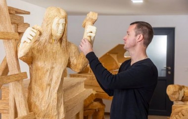 Croatian Artist Tomislav Horvat’s Extraordinary Journey Crafting Life-Size Sculptures with Matchsticks