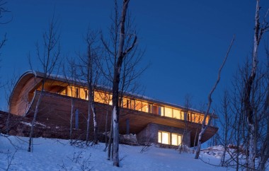  'House at 9,000 Feet' Redefines Modern Mountain Living by MacKay-Lyons Sweetapple Architects