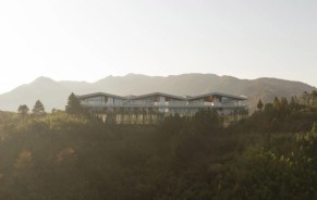 More Architecture's Floating Hotel in the Heart of China's Majestic Mountains