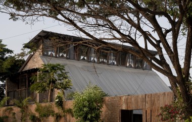 Kiron Cheerla Architecture's Pott House Illuminates Hyderabad with Lantern-Like Roof