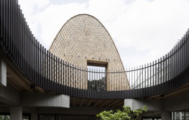 Meise Botanic Garden’s Green Ark: A Hyperboloid Greenhouse Complex With Over 10,000 Endangered Plants